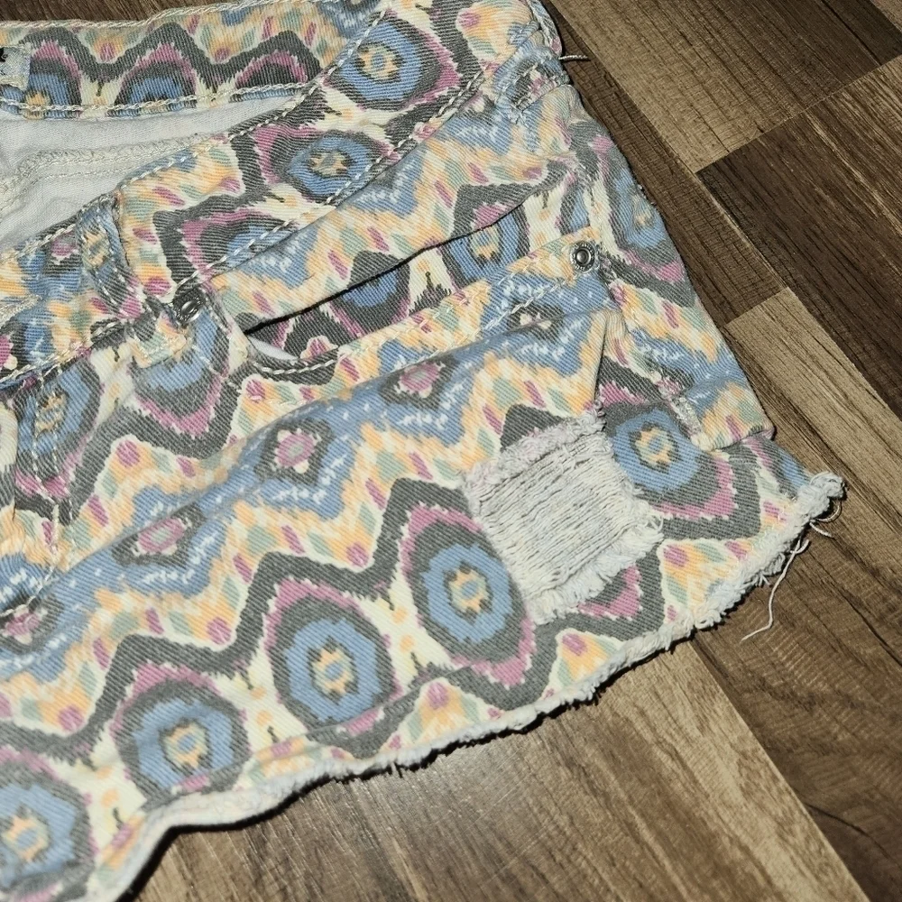MUDD Distressed Aztec Denim Shorts size Juniors 9 Vintage
